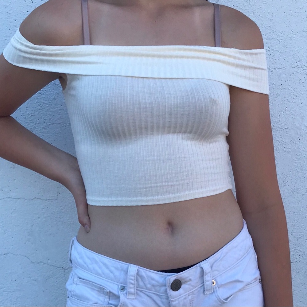 POPULAR BASICS off the shoulder crop top 💞